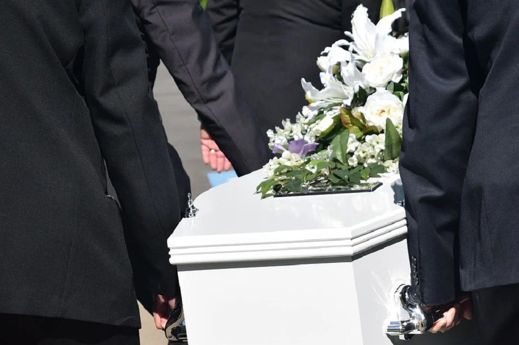 Πήγε στην κηδεία του αδερφού του και πέθανε