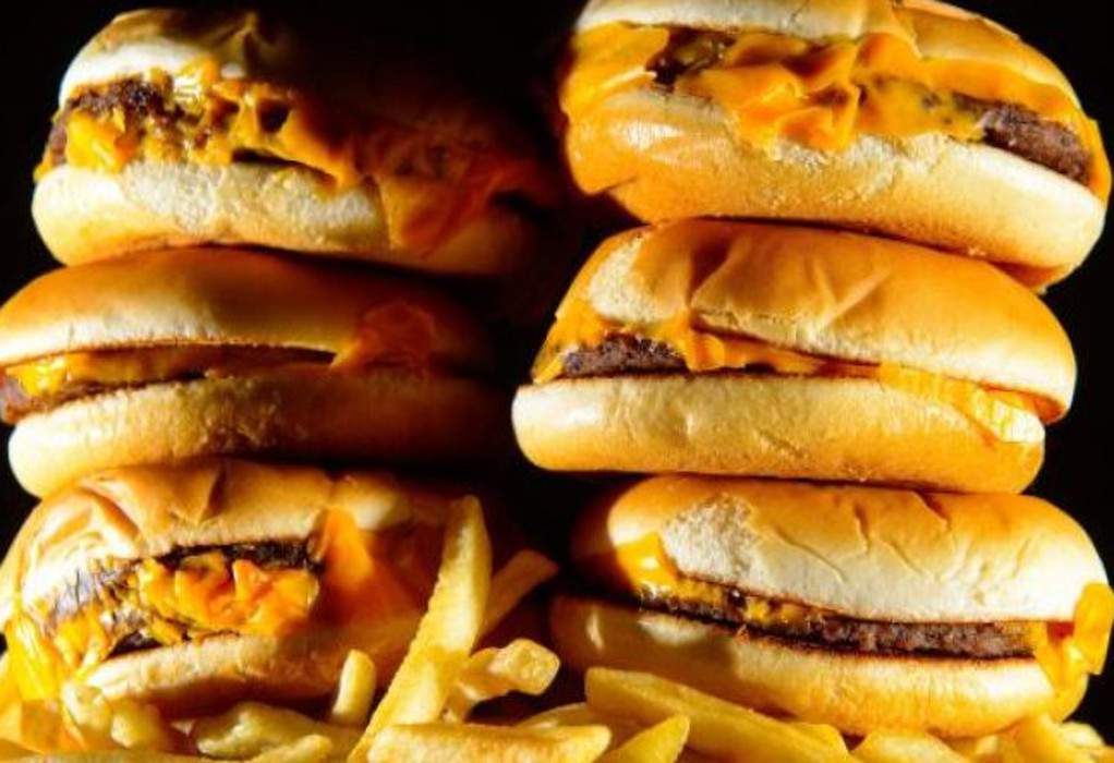 Έρευνα: Η διαβίωση κοντά σε μπαρ και εστιατόρια fast food μπορεί να βλάψει την υγεία της καρδιάς