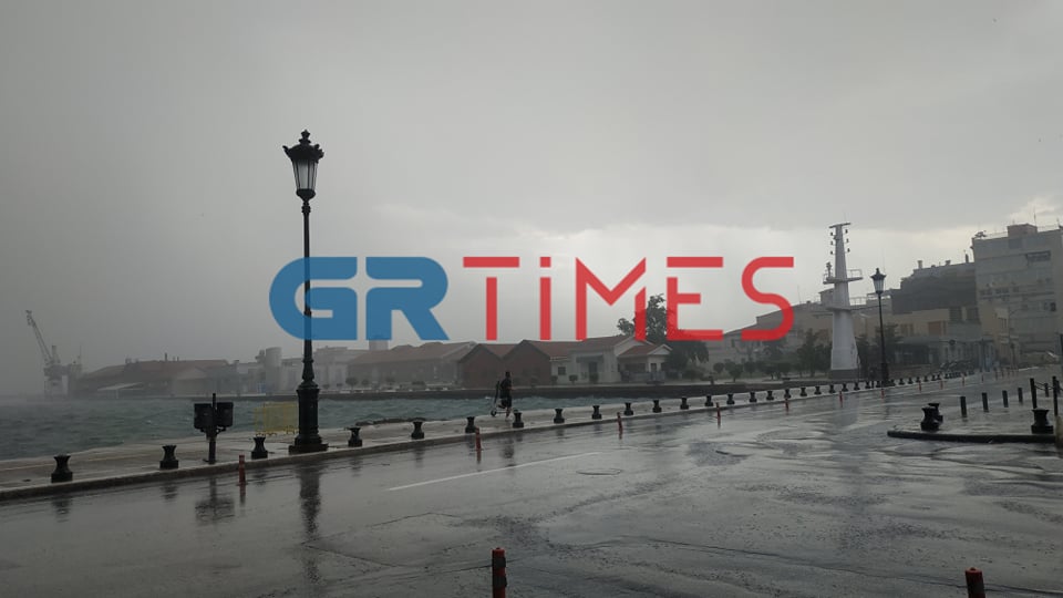Ισχυρή καταιγίδα στη Θεσσαλονίκη (VIDEO)