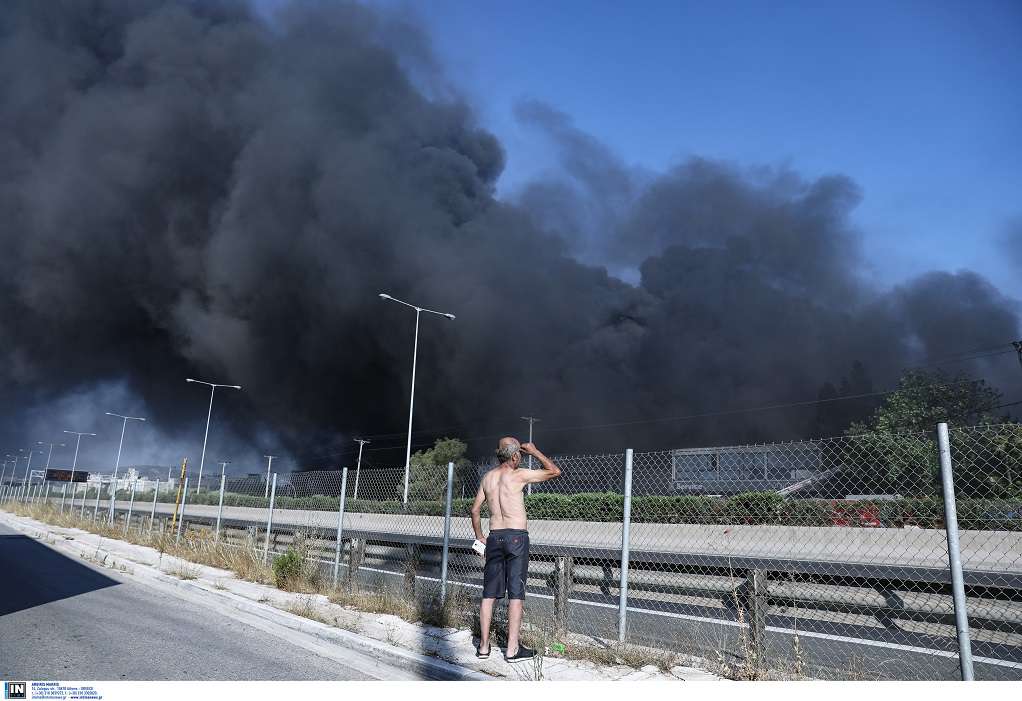 Μαίνεται η μεγάλη φωτιά σε εργοστάσιο στη Μεταμόρφωση (ΦΩΤΟ-VIDEO)