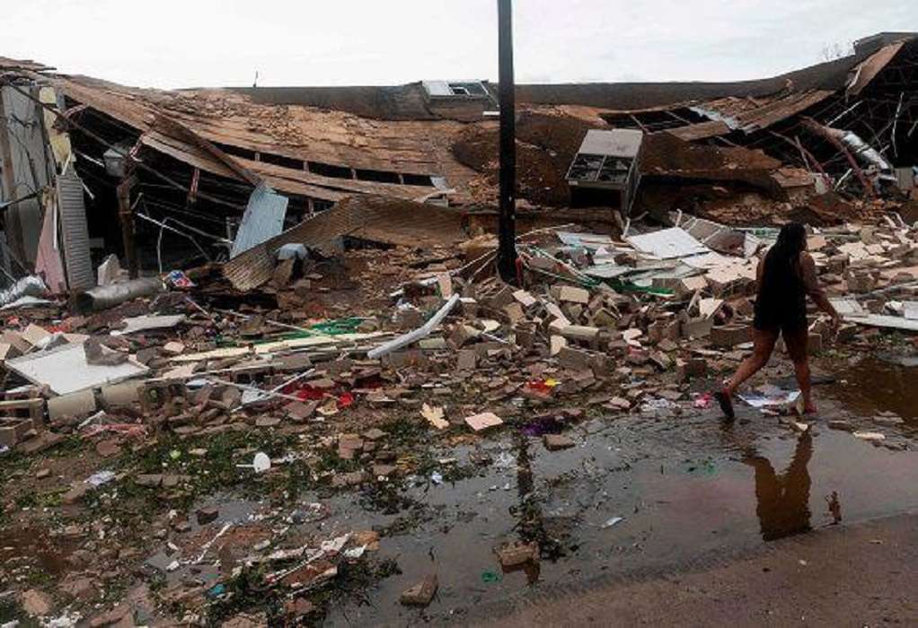 ΗΠΑ: Τουλάχιστον έξι νεκροί από τον κυκλώνα Λόρα