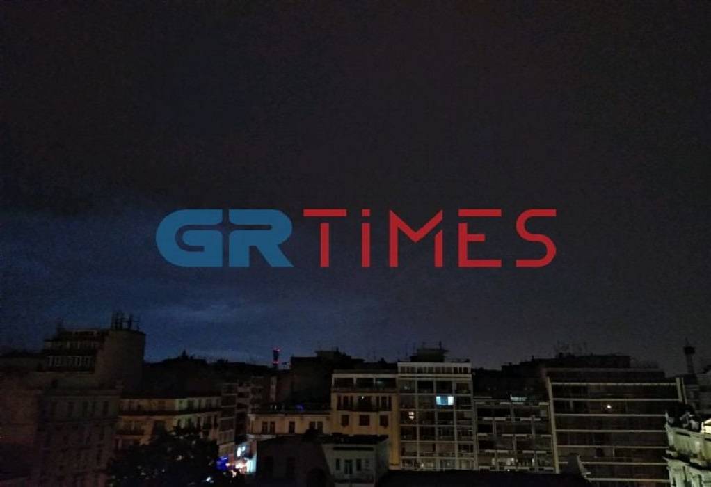 “Θάλεια”: Έντονη βροχή στη Θεσσαλονίκη – 9.900 κεραυνοί στη ΒΔ Ελλάδα (VIDEO)