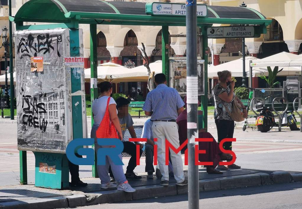 Θεσσαλονίκη: Πρόστιμο για μη χρήση μάσκας σε στάση λεωφορείου (ΦΩΤΟ)