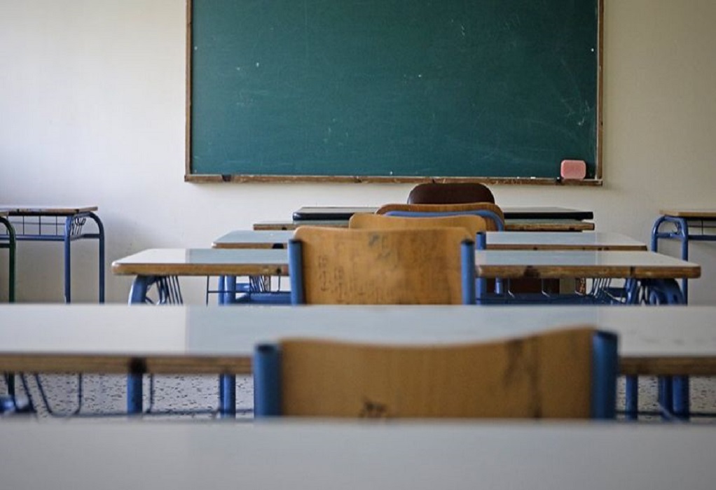 Κορωνοϊός: «Αλαλούμ» με κρούσμα σε μαθητή στο Κερατσίνι (VIDEO)