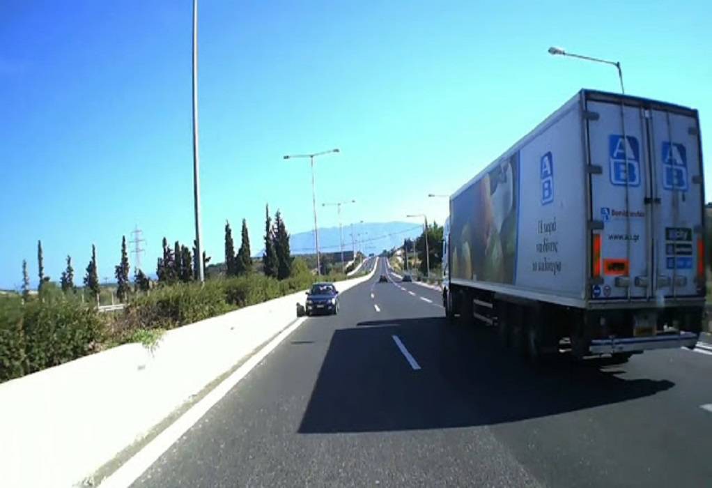 Απίστευτο: Οδηγούσε ανάποδα στην ΕΟ Κορίνθου -Τρίπολης! (VIDEO)