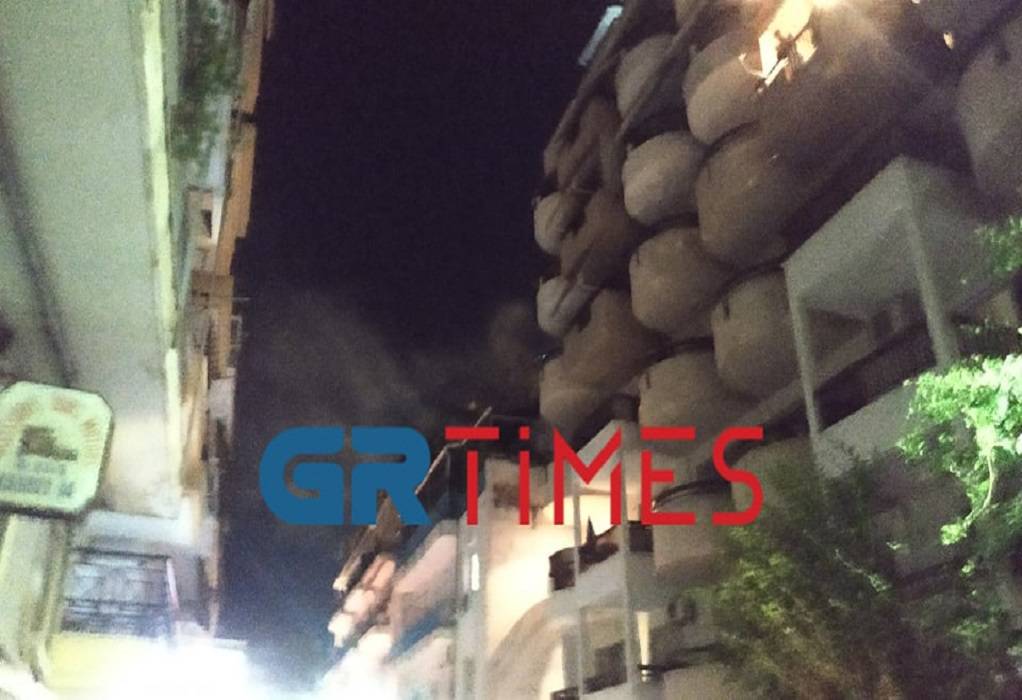 Φωτιά σε διαμέρισμα στο κέντρο της Θεσσαλονίκης (ΦΩΤΟ-VIDEO)