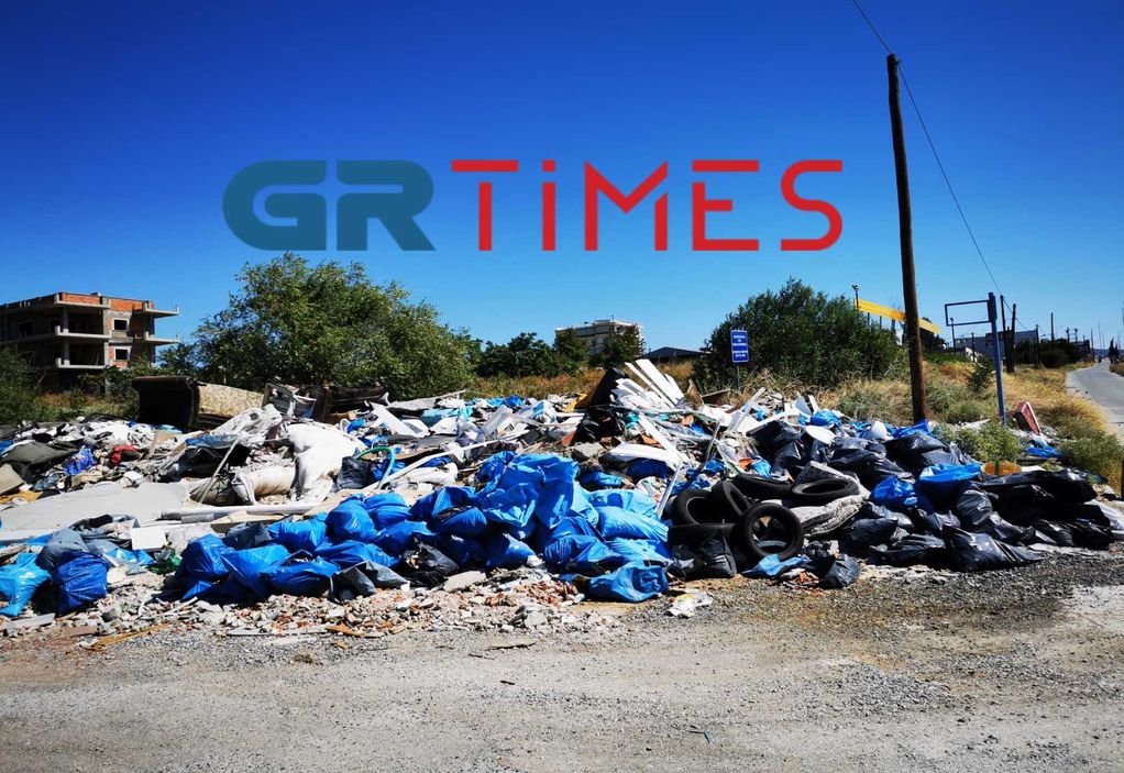 Εύοσμος: Βουνό από μπάζα και σκουπίδια σε ανεξέλεγκτη χωματερή (ΦΩΤΟ+VIDEO)