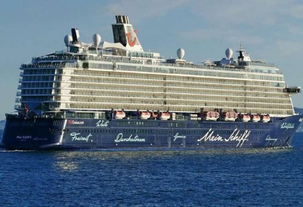 Πειραιάς: Κατέπλευσε στο λιμάνι το «Mein Schiff 6»