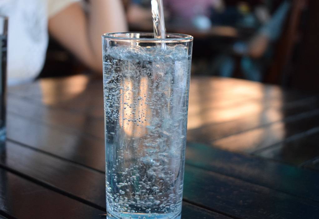 Πόσο νερό πρέπει να πίνουμε καθημερινά;