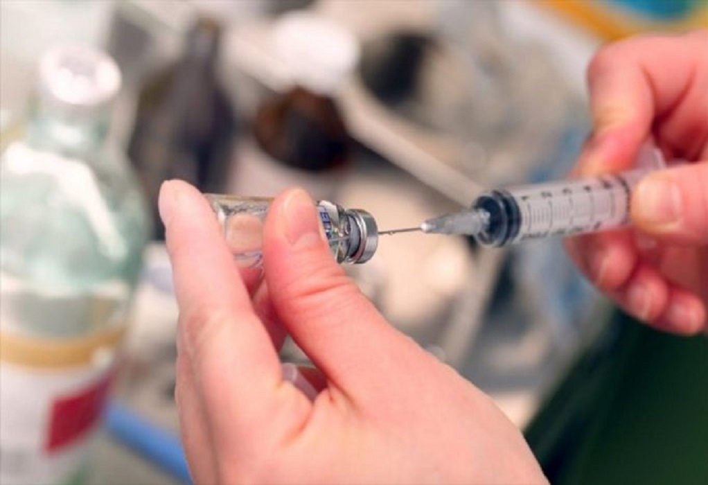 Ισραήλ: Μολύνθηκαν από κορωνοϊό παρότι έκαναν την πρώτη δόση εμβολίου