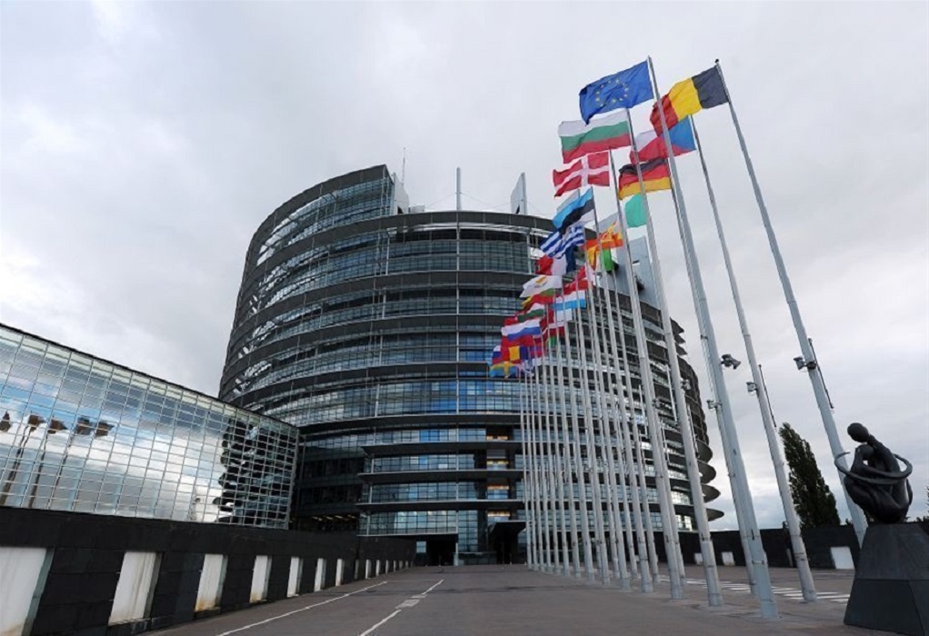 To Ευρωπαϊκό Κοινοβούλιο ενέκρινε την κατάργηση των ταξιδιωτικών θεωρήσεων για το Κόσοβο