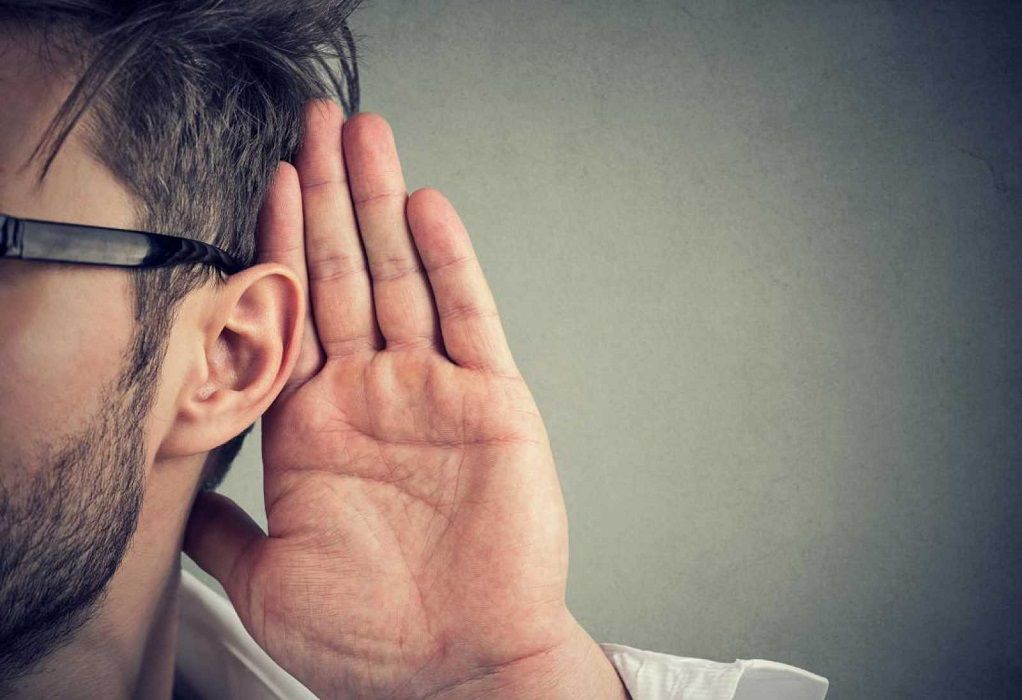 Έρευνα-σοκ: Πόσοι είναι οι νέοι που κινδυνεύουν με απώλεια ακοής λόγω των ακουστικών και της δυνατής μουσικής