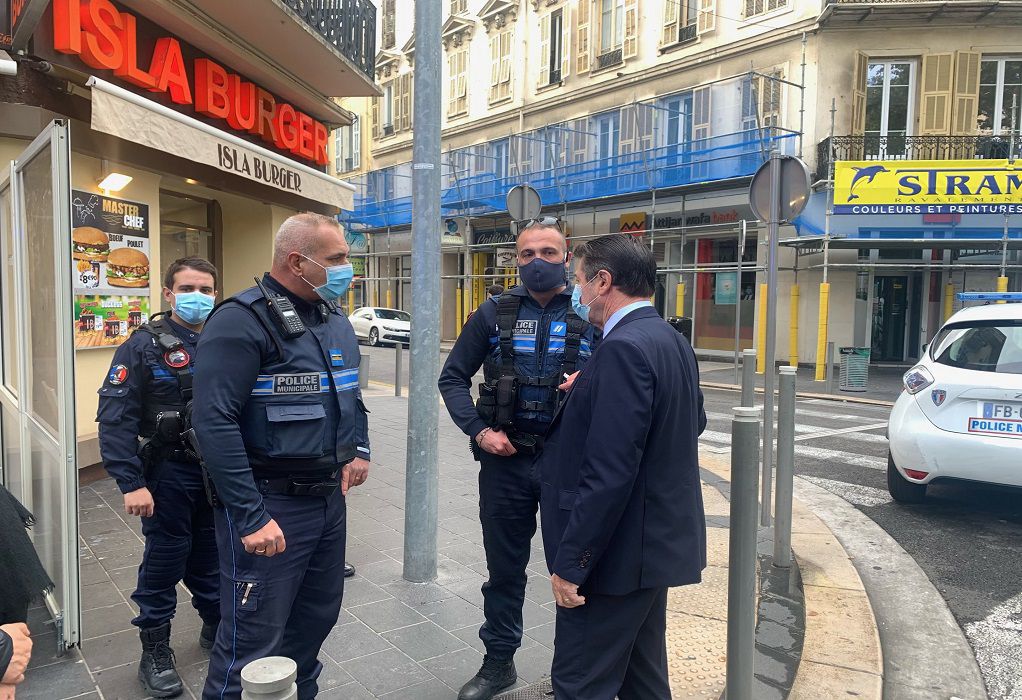 Γαλλία: Μπαράζ επιθέσεων δέχεται η χώρα εντός και εκτός συνόρων