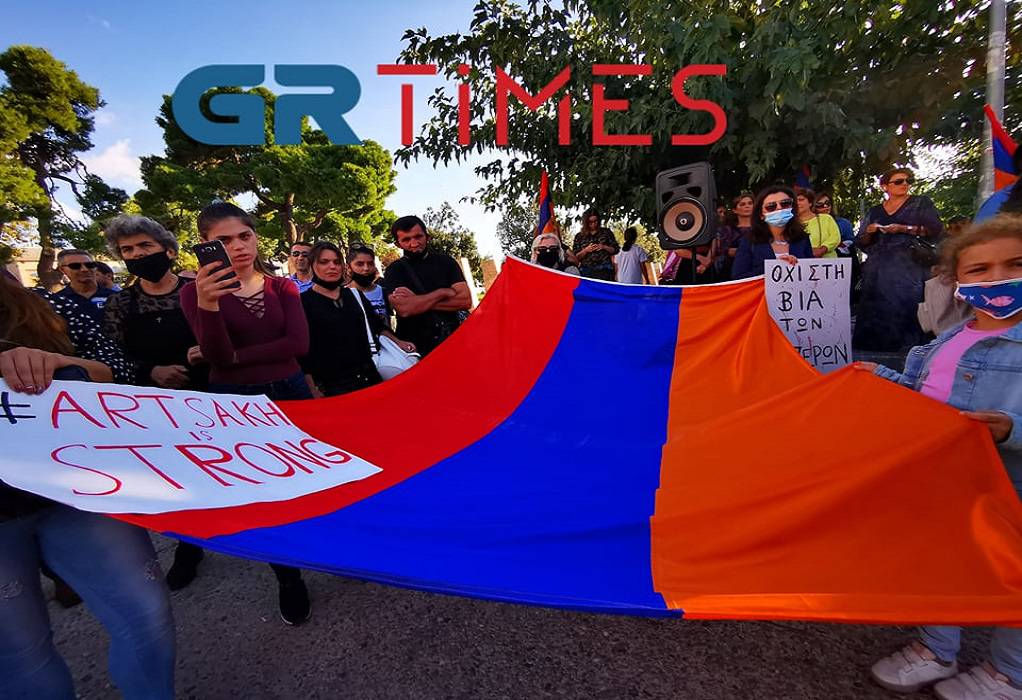 Θεσσαλονίκη: Καθιστική διαμαρτυρία Αρμενίων στην Πλατεία Αριστοτέλους 