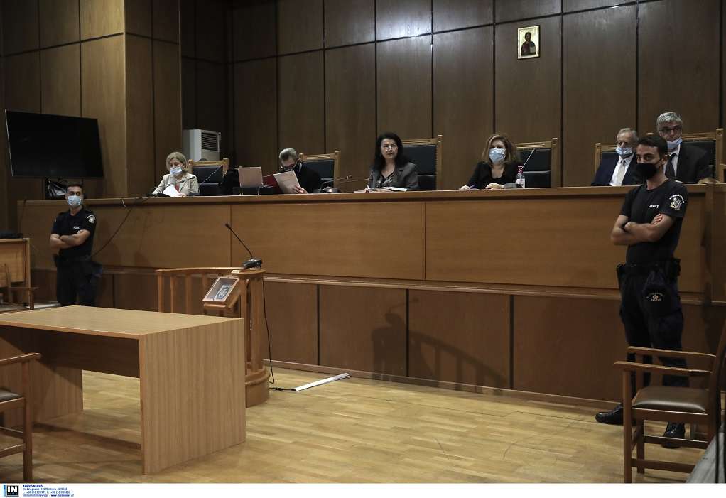 Δίκη ΧΑ: «Ο Μπούκουρας ζητάει αναστολή για να φτιάχνει πεϊνιρλί»