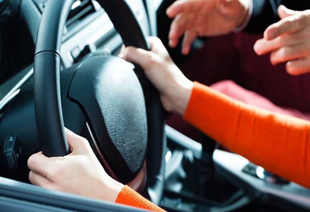 Δίπλωμα οδήγησης από τα 17, εξέταση με κάμερες: Όλες οι αλλαγές του νομοσχεδίου