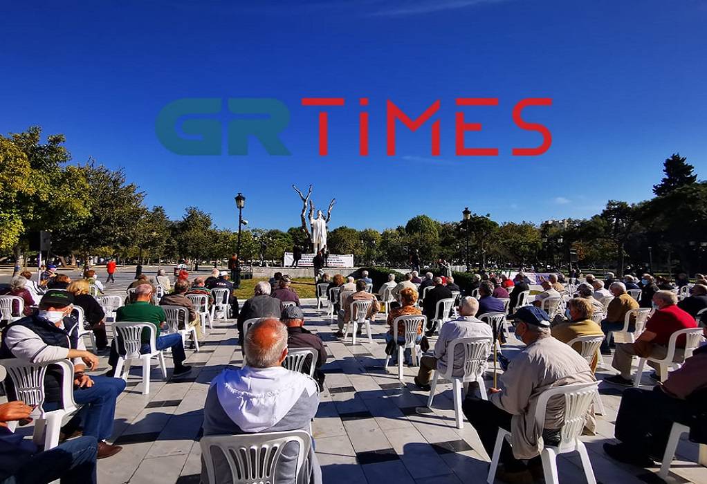 Διαμαρτυρία συνταξιούχων με μάσκες και αποστάσεις στη Θεσσαλονίκη (ΦΩΤΟ+VIDEO)