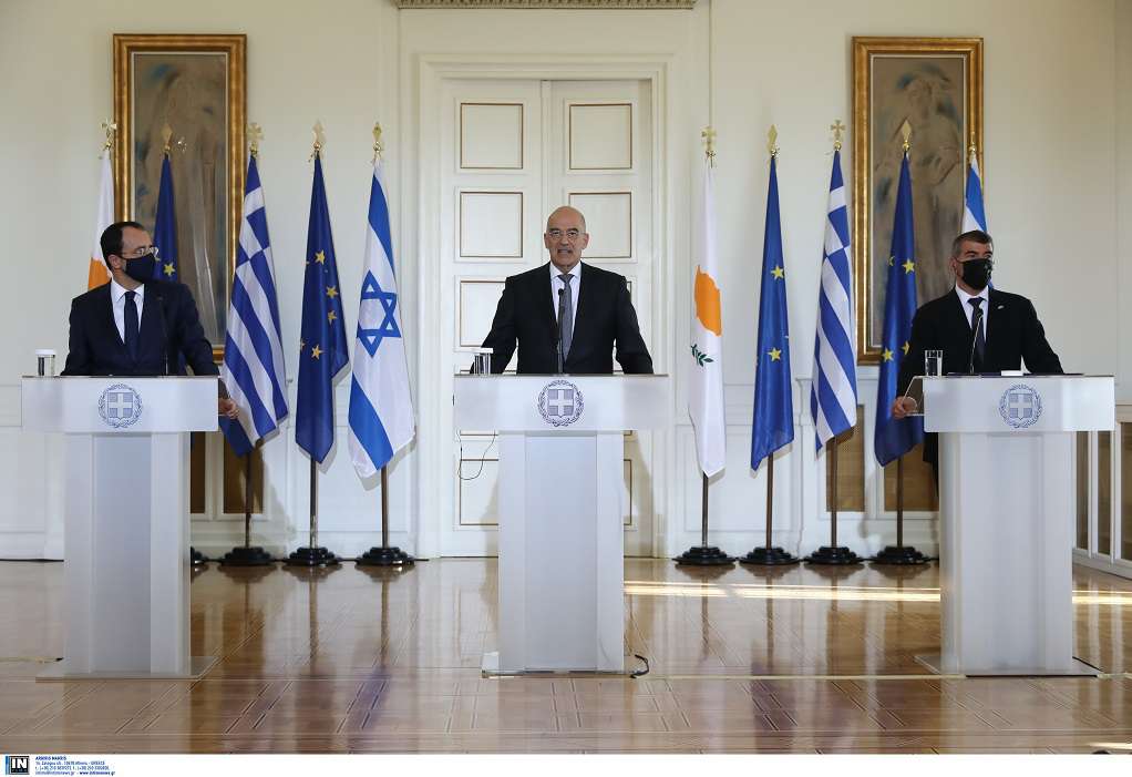 Τριμερής-Δένδιας: Εγγύηση ασφάλειας η συνεργασία Ελλάδας- Κύπρου- Ισραήλ