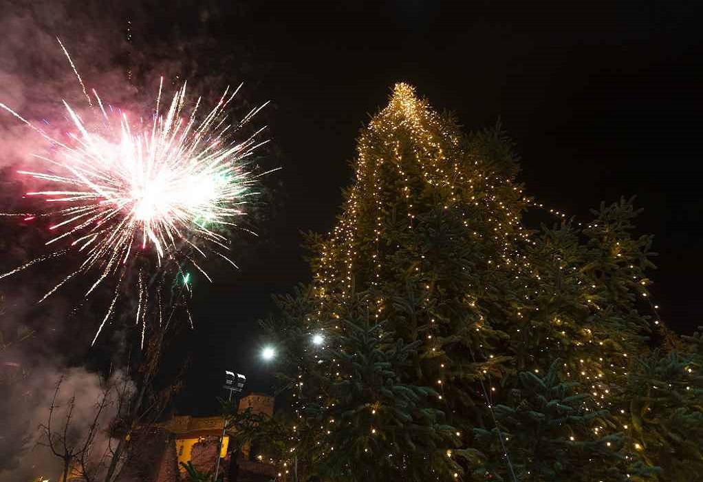 Κορωνοϊός: Ακυρώνουν ο ένας μετά τον άλλο οι δήμοι τις χριστουγεννιάτικες εκδηλώσεις