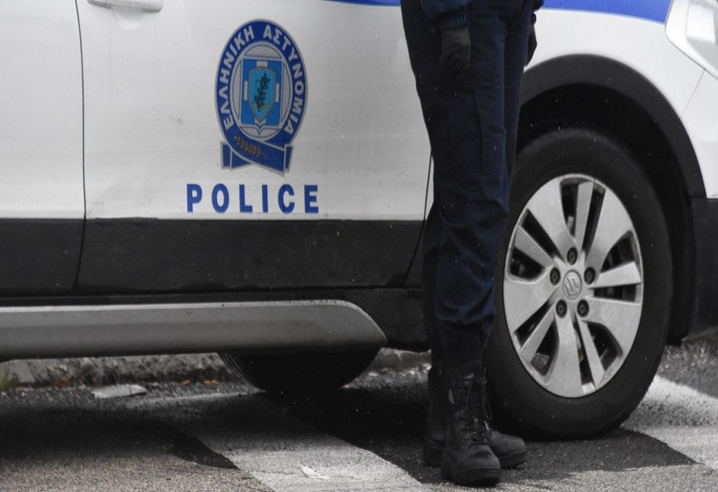 Φθιώτιδα: Προσπάθησε να ξεφύγει με κλεμμένο αυτοκίνητο και παρέσυρε αστυνομικό