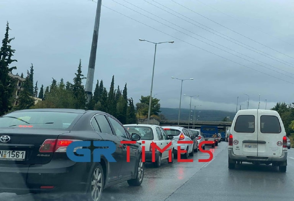 Θεσσαλονίκη: Κυκλοφοριακό “κραχ” στην Περιφερειακή λόγω της βροχής (VIDEO-ΦΩΤΟ)