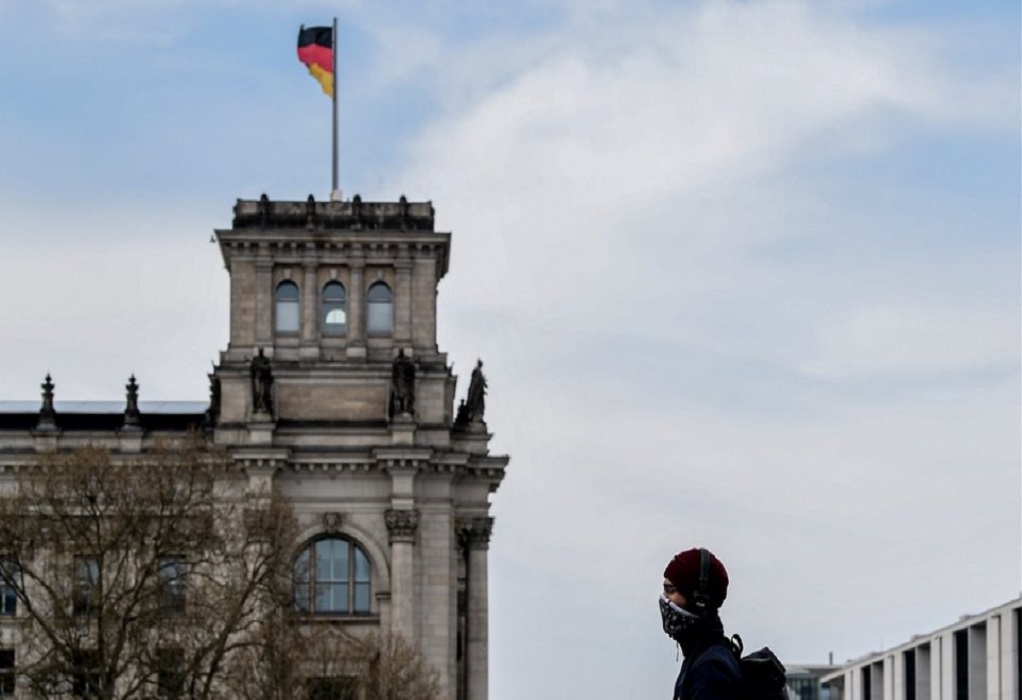 Υπ.Υγείας Γερμανίας: Η χώρα θα πρέπει να προετοιμαστεί για ένα μαζικό κύμα της Όμικρον