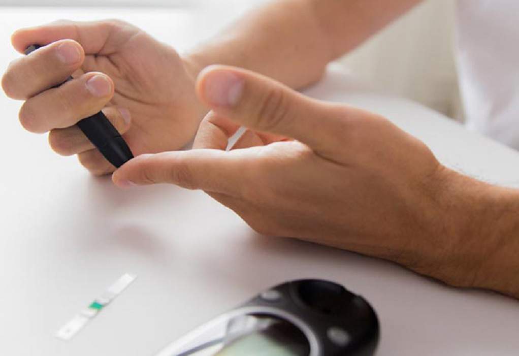 Οι επτά υγιεινές συνήθειες που μπορούν να μειώσουν τον κίνδυνο άνοιας στους διαβητικούς