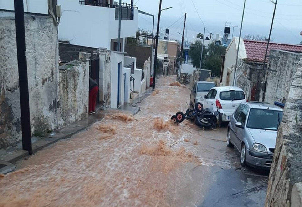 Σαρώνει η κακοκαιρία στην Κρήτη (ΦΩΤΟ+VIDEO)