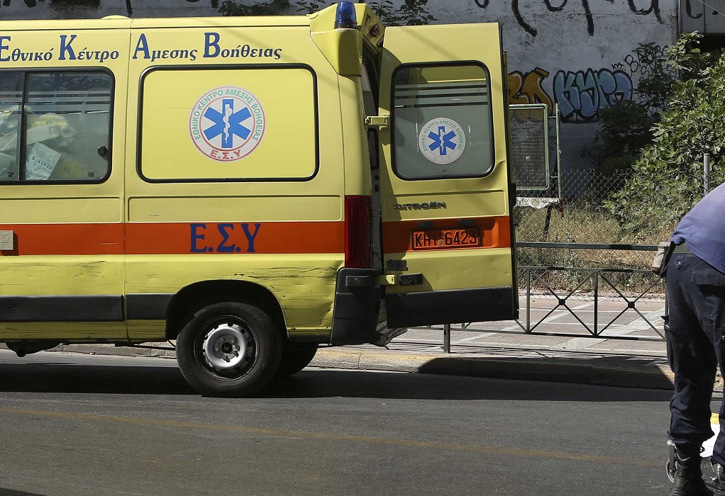Θεσσαλονίκη: Τρεις τραυματίες από εκτροπή ασθενοφόρου