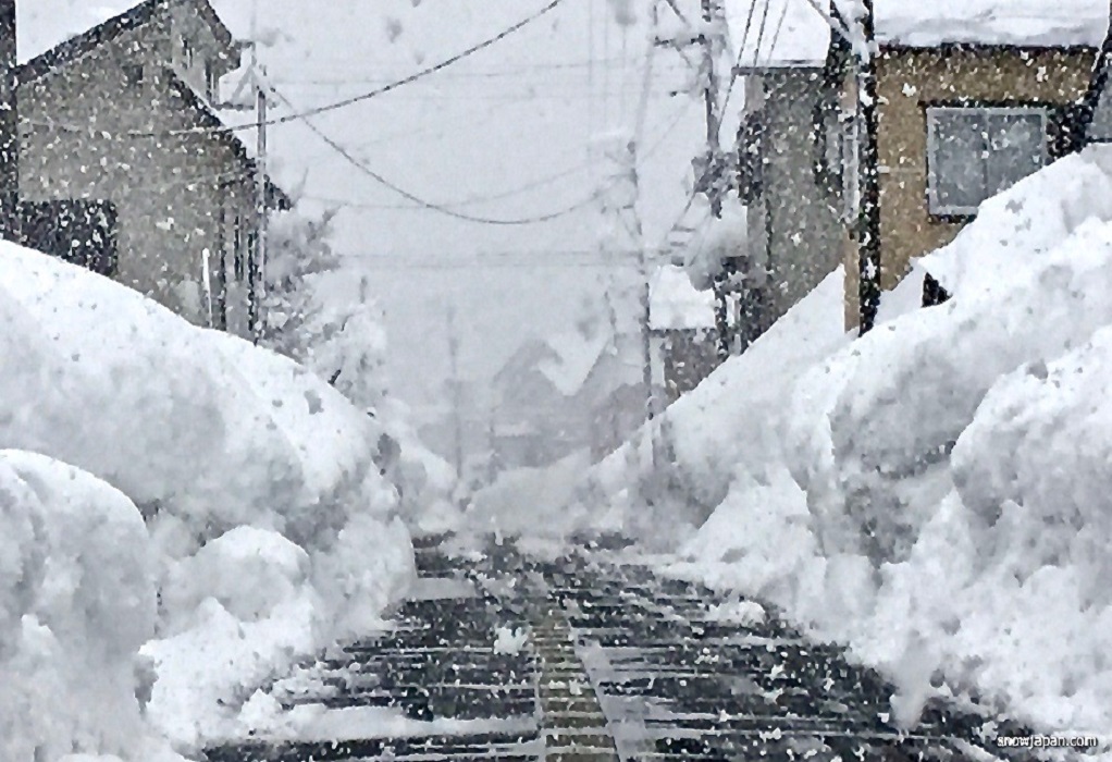 Ιαπωνία: Ισχυρές χιονοπτώσεις απομόνωσαν ολόκληρες κοινότητες