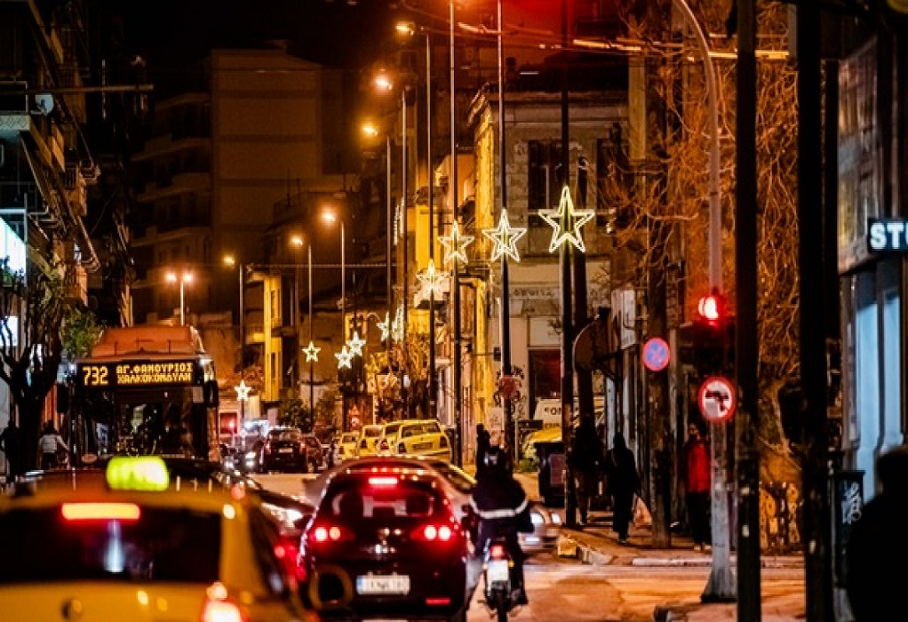 Ο Χριστουγεννιάτικος στολισμός στους δρόμους της Αθήνας (ΦΩΤΟ)