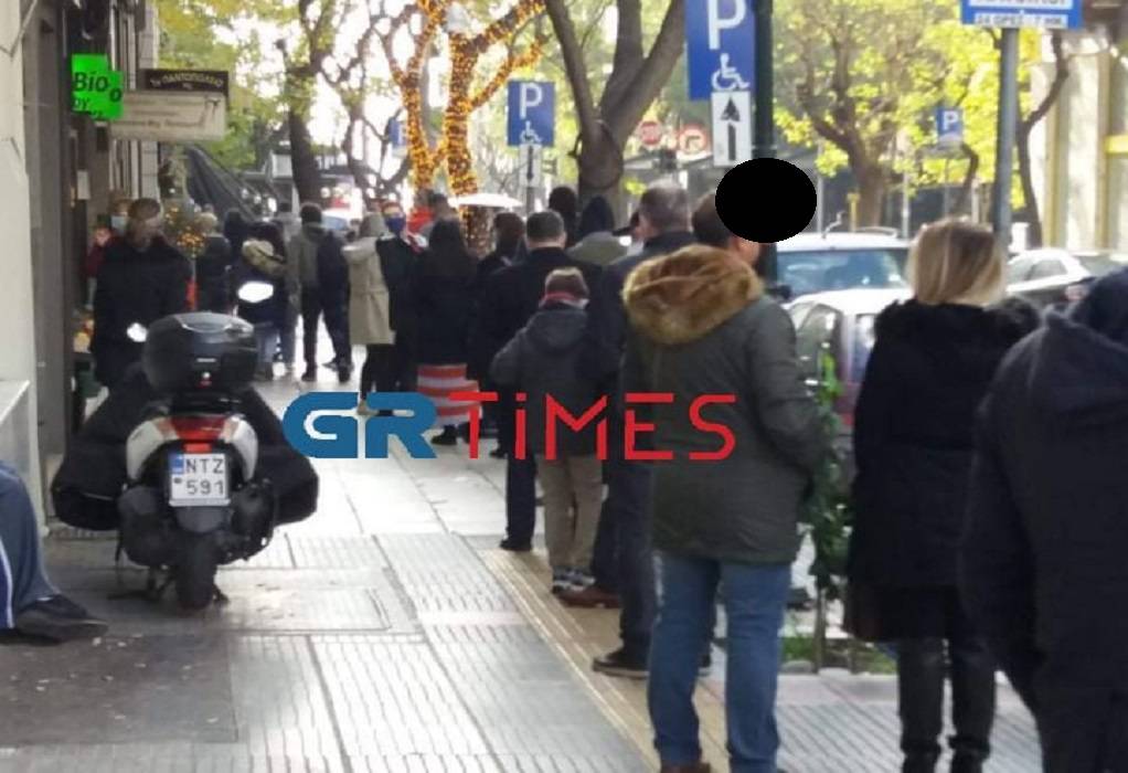 Θεσσαλονίκη: Ουρές σε παντοπωλεία (ΦΩΤΟ/VIDEO)