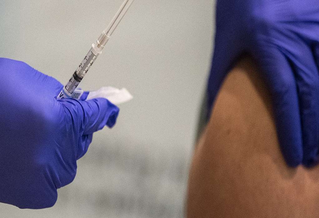 Κορωνοϊός: Ξεκινούν σήμερα οι εμβολιασμοί στους οίκους ευγηρίας