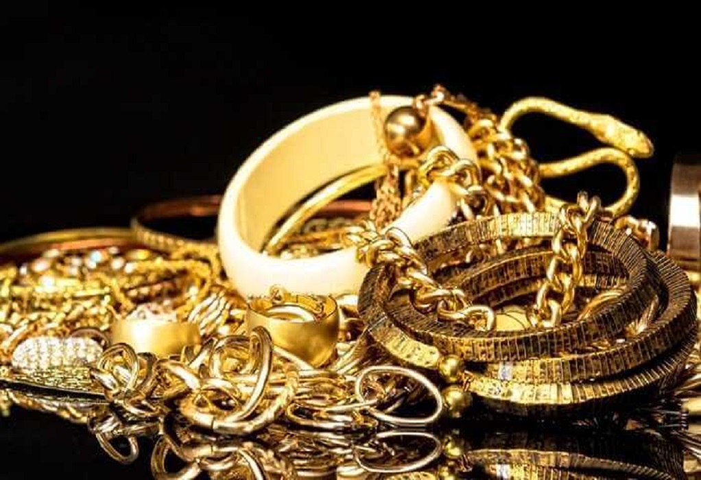 Βέροια: Προσποιήθηκε την πελάτισσα και άρπαξε κοσμήματα αξίας 200 ευρώ