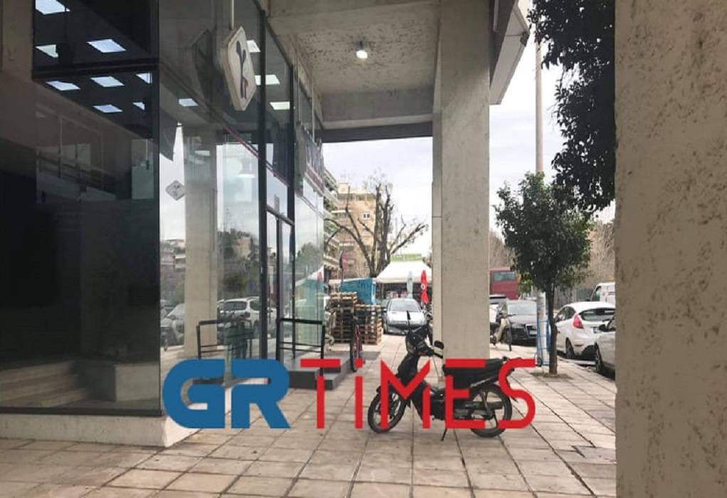 Θεσσαλονίκη: Φέιγ βολάν και μπογιές σε κατάστημα Γενικής Ταχυδρομικής (ΦΩΤΟ)
