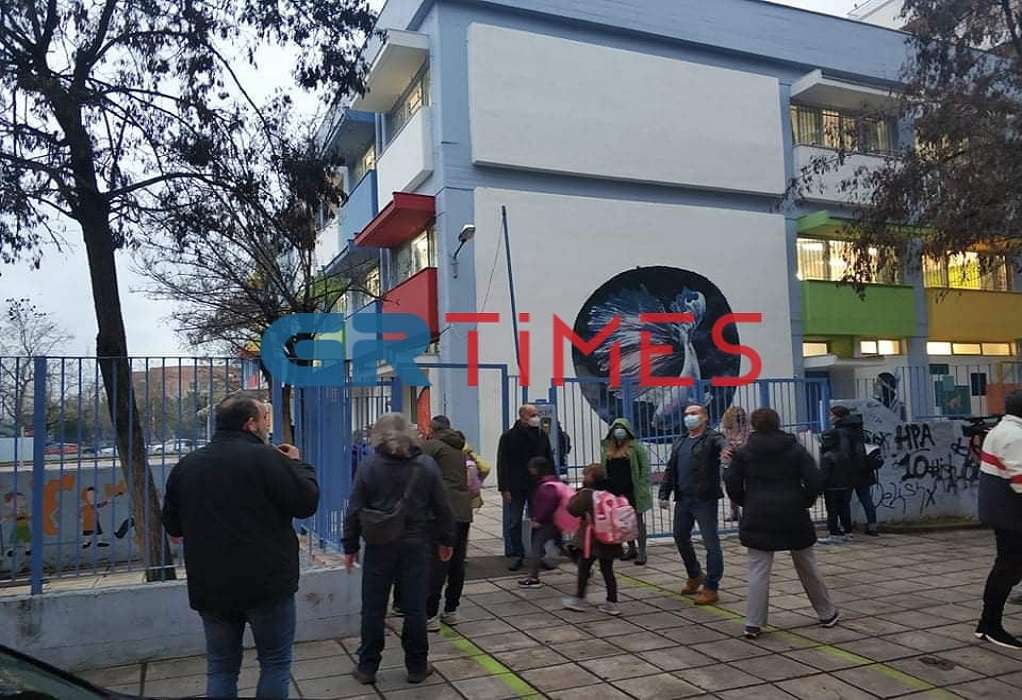 Θεσσαλονίκη: Με μάσκες και μέτρα άνοιξαν τα σχολεία (ΦΩΤΟ+VIDEO)