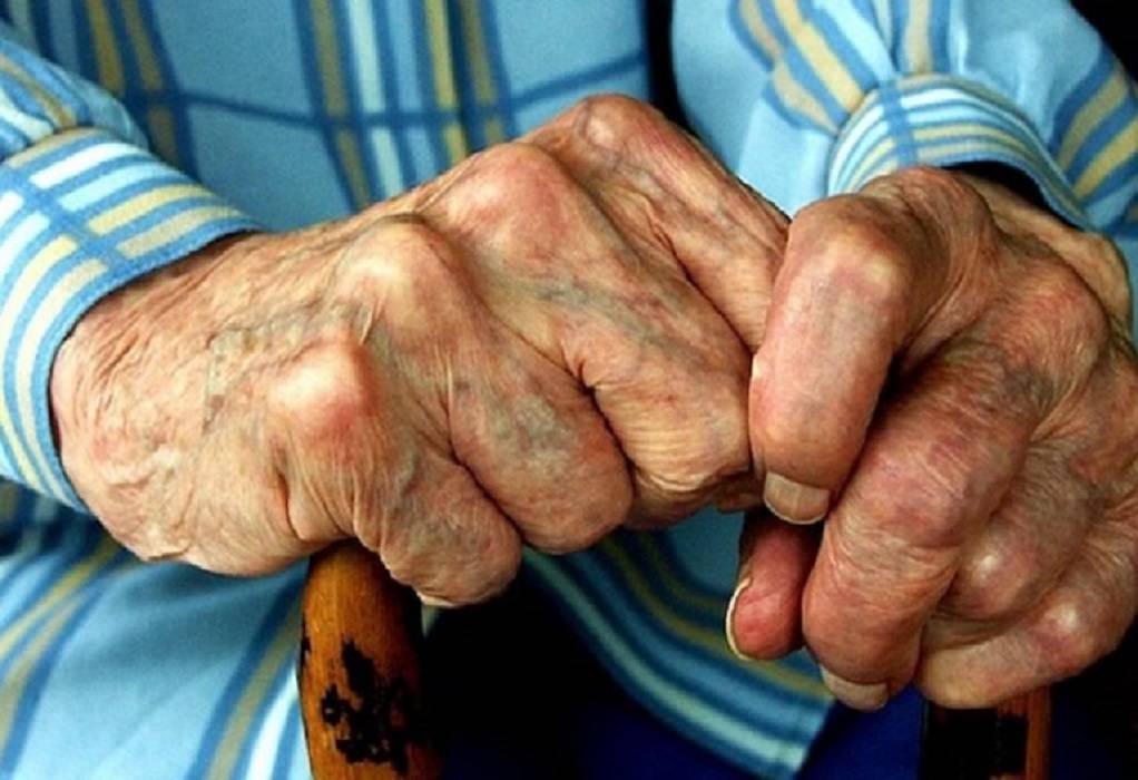 Seattle Times: Ο δείκτης θνητότητας των ηλικιωμένων αυξάνεται λόγω του κύματος της Όμικρον