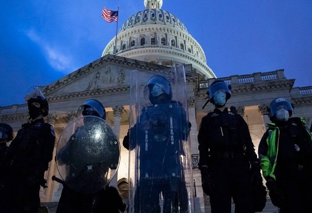 ΗΠΑ: Σε διαθεσιμότητα δύο άνδρες της αστυνομίας του Καπιτωλίου