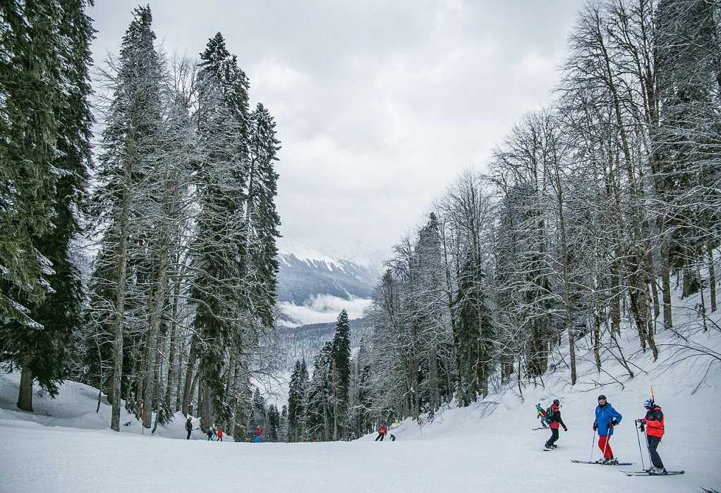 Βουλγαρία: Οι λάτρεις των χειμερινών σπορ συρρέουν στα χιονοδρομικά κέντρα