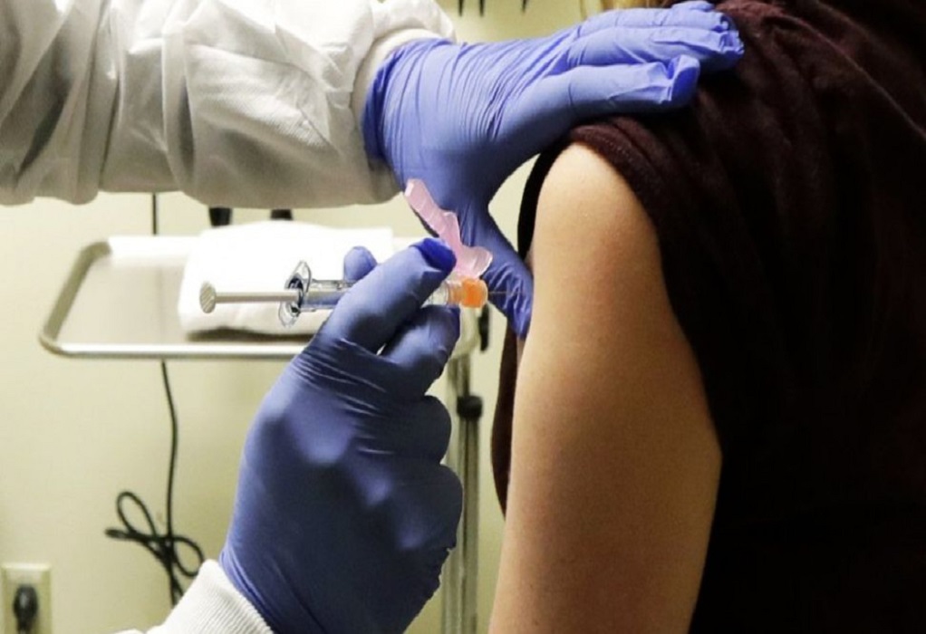 Μελέτη: Η αύξηση των εμβολιασμένων μειώνει τον κίνδυνο μόλυνσης και στον υπόλοιπο πληθυσμό