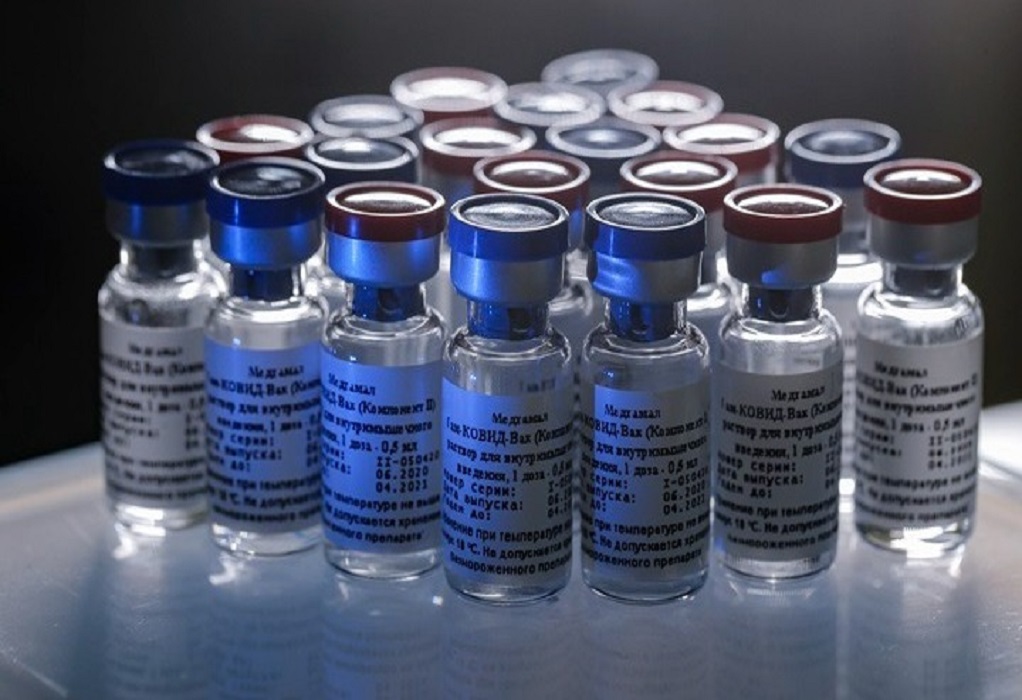 EMA: Τα εμβόλια μειώνουν τη μετάδοση του κορωνοϊού