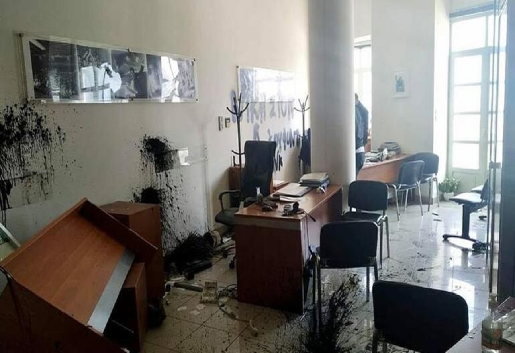 Ηράκλειο: Δύο συλλήψεις για τις φθορές στο γραφείο του Λ. Αυγενάκη