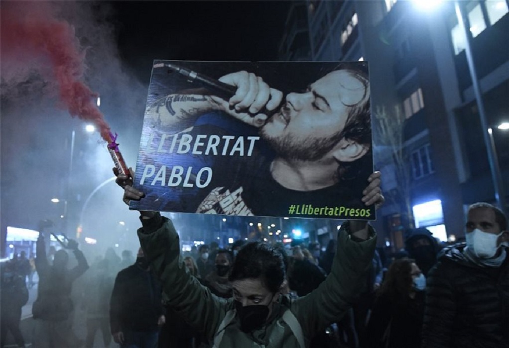Ισπανία: Καταδίκη της βίας μετά τη φυλάκιση του ράπερ Χασέλ