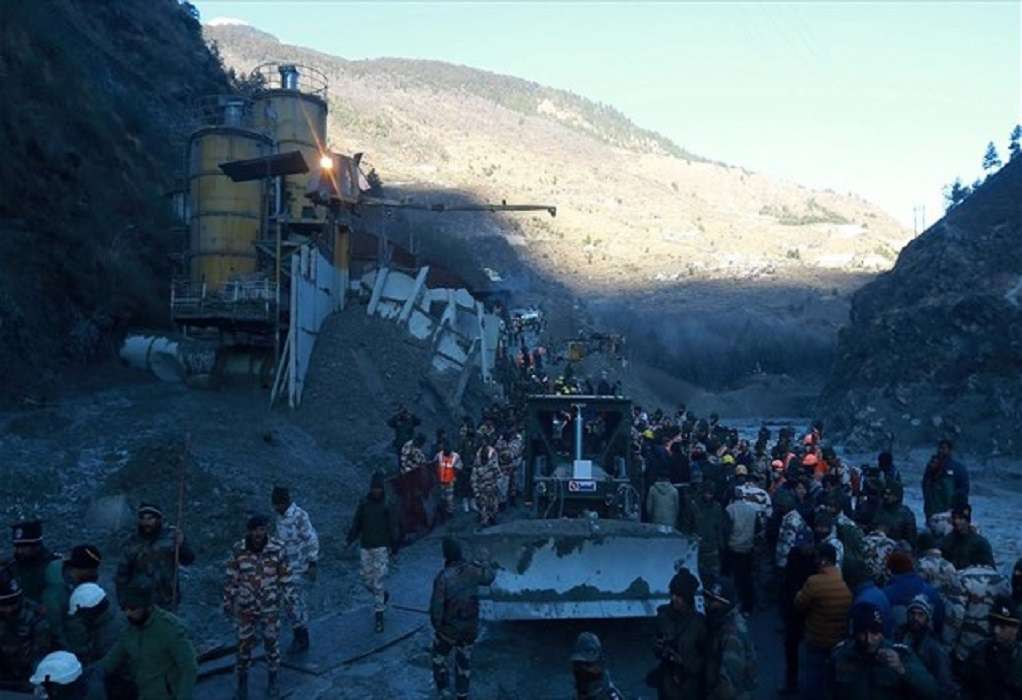 Ινδία: Τουλάχιστον 20 νεκροί και δεκάδες αγνοούμενοι από κατολίσθηση σε εργοτάξιο σιδηροδρομικής γραμμής