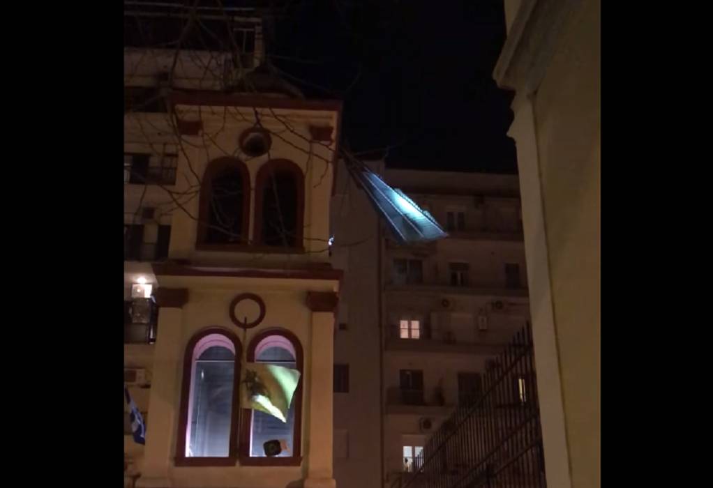 Θεσσαλονίκη: Μέχρι και στέγη “κάρφωσε” σε ναό η “Μήδεια”