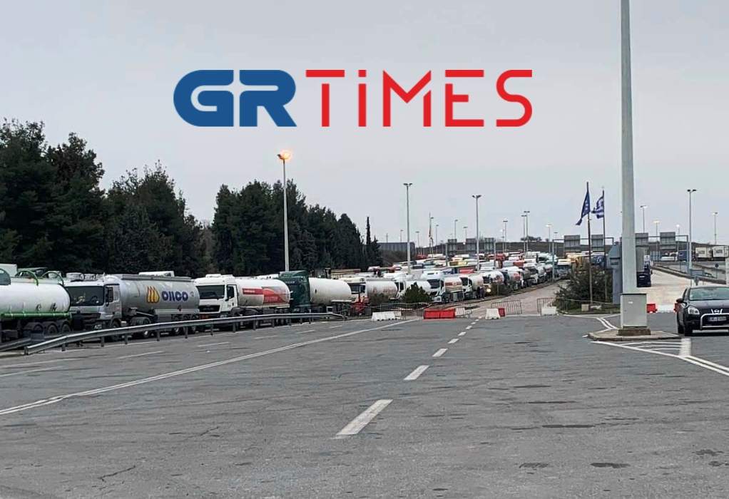 Κοσμίδης: Ατελείωτες oι ουρές των φορτηγών στους Ευζώνους