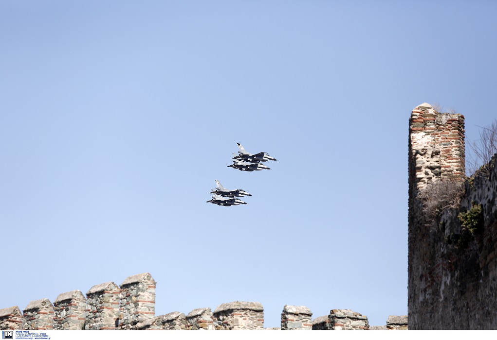 Μαχητικά F-16 στον ουρανό της Θεσσαλονίκης (VIDEO)