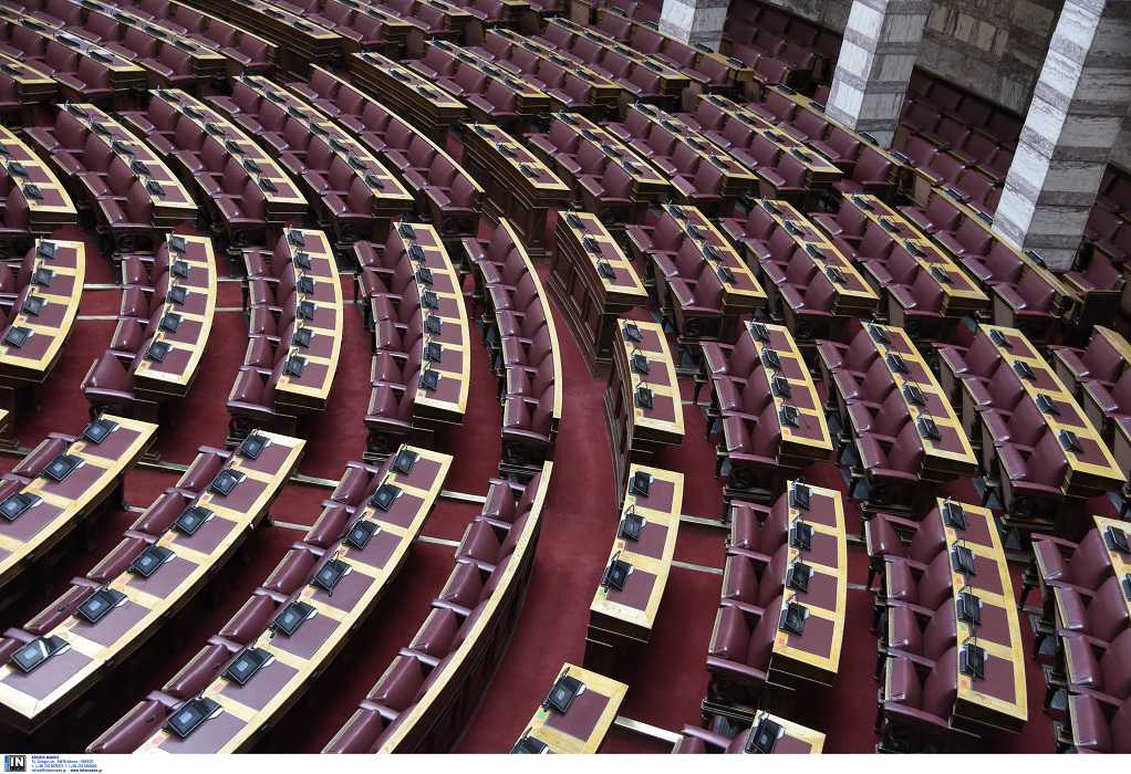 Βουλή: Στην Ολομέλεια η συζήτηση επίκαιρης επερώτησης του ΣΥΡΙΖΑ για την ακρίβεια (LIVE)