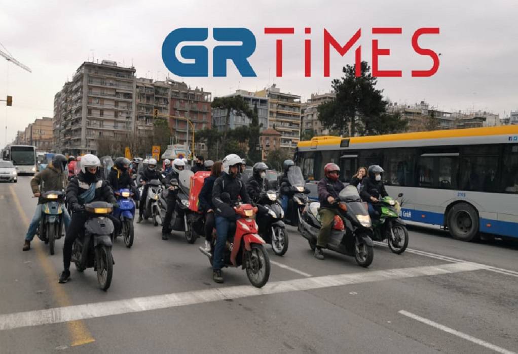 Μοτοπορεία διαμαρτυρίας διανομέων στη Θεσσαλονίκη (ΦΩΤΟ+VIDEO)