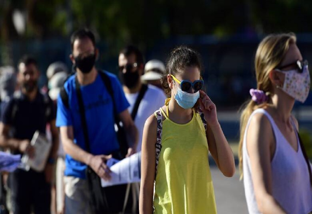 Πελώνη: Σήμερα η απόφαση για τη μη χρήση μάσκας σε εξωτερικούς χώρους